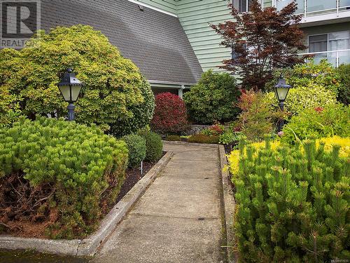 406 1490 Garnet Rd, Saanich, BC - Outdoor With Balcony