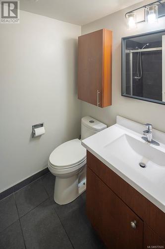 406 1490 Garnet Rd, Saanich, BC - Indoor Photo Showing Bathroom