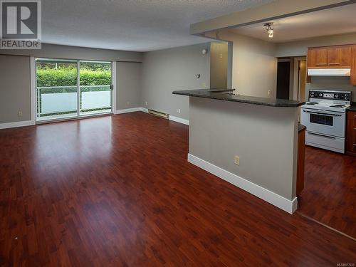 406 1490 Garnet Rd, Saanich, BC - Indoor Photo Showing Kitchen