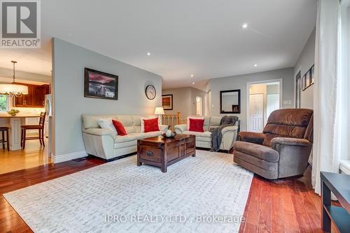 14610 Creditview Road, Caledon, ON - Indoor Photo Showing Living Room