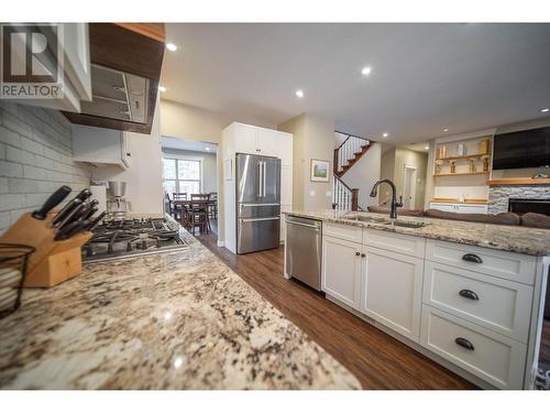 891 46Th  S Avenue, Cranbrook, BC - Indoor Photo Showing Kitchen