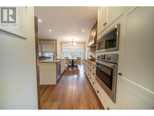 891 46Th  S Avenue, Cranbrook, BC - Indoor Photo Showing Kitchen