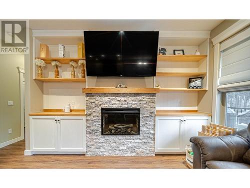 891 46Th  S Avenue, Cranbrook, BC - Indoor With Fireplace