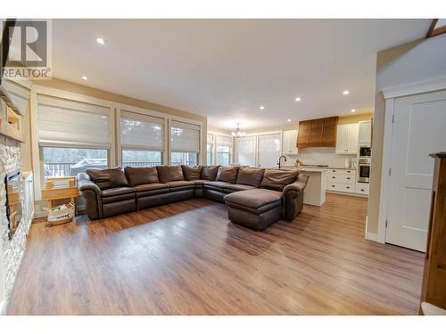 891 46Th  S Avenue, Cranbrook, BC - Indoor Photo Showing Living Room