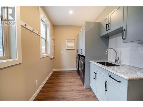 891 46Th  S Avenue, Cranbrook, BC - Indoor Photo Showing Kitchen