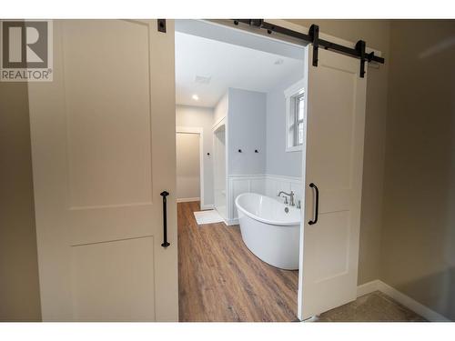 891 46Th  S Avenue, Cranbrook, BC - Indoor Photo Showing Bathroom