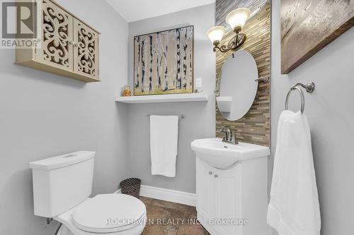 21 Riverside Drive, Haldimand, ON - Indoor Photo Showing Bathroom