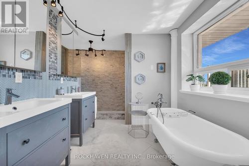 21 Riverside Drive, Haldimand, ON - Indoor Photo Showing Bathroom