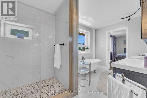 21 Riverside Drive, Haldimand, ON - Indoor Photo Showing Bathroom