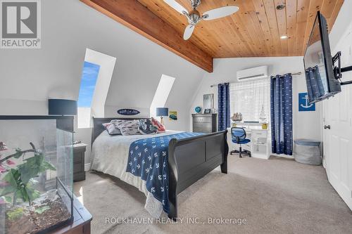 21 Riverside Drive, Haldimand, ON - Indoor Photo Showing Bedroom