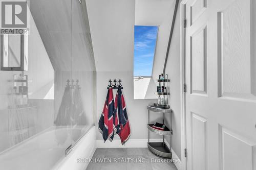 21 Riverside Drive, Haldimand, ON - Indoor Photo Showing Bathroom