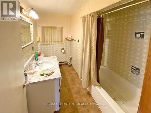 41 Sand-Birch, Rideau Lakes, ON - Indoor Photo Showing Bathroom