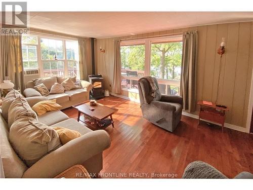 41 Sand-Birch, Rideau Lakes, ON - Indoor Photo Showing Living Room