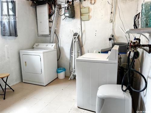 1581 106Th Street, North Battleford, SK - Indoor Photo Showing Laundry Room