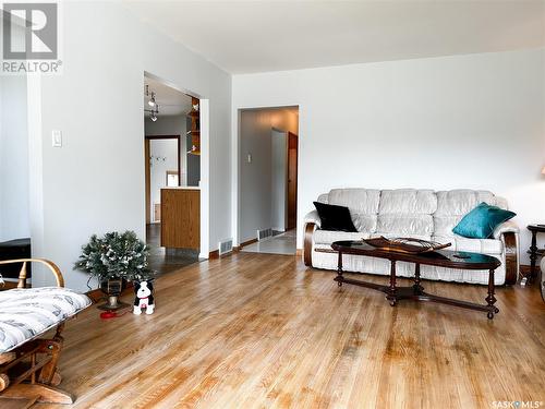 1581 106Th Street, North Battleford, SK - Indoor Photo Showing Living Room