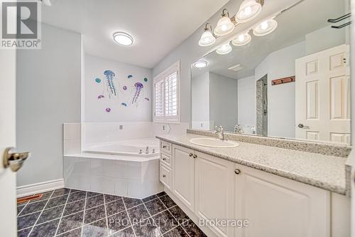 7 Gladstone Avenue, Vaughan, ON - Indoor Photo Showing Bathroom