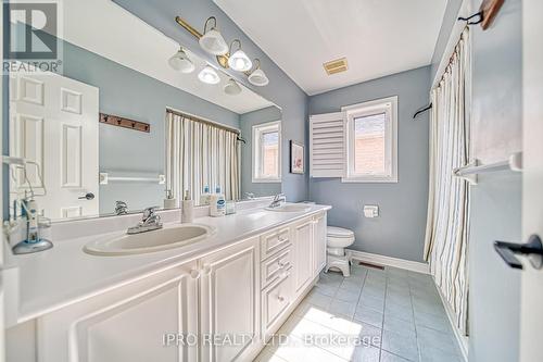 7 Gladstone Avenue, Vaughan, ON - Indoor Photo Showing Bathroom