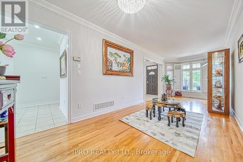 7 Gladstone Avenue, Vaughan, ON - Indoor Photo Showing Living Room