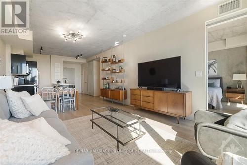 1107 - 224 Lyon Street N, Ottawa, ON - Indoor Photo Showing Living Room