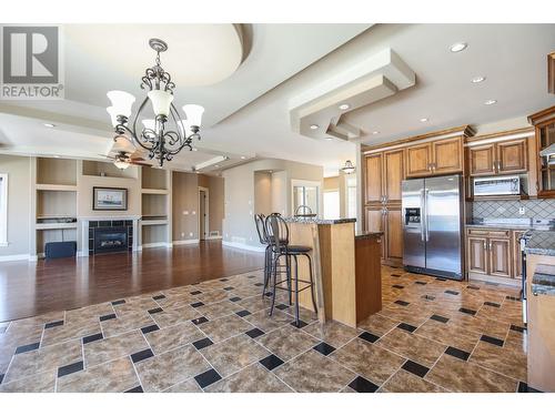 3631 Sawgrass Drive, Osoyoos, BC - Indoor Photo Showing Kitchen