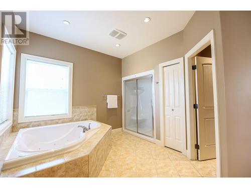 3631 Sawgrass Drive, Osoyoos, BC - Indoor Photo Showing Bathroom