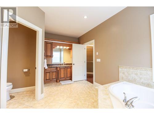 3631 Sawgrass Drive, Osoyoos, BC - Indoor Photo Showing Bathroom