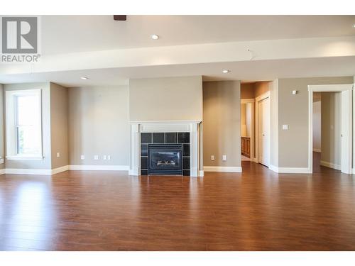 3631 Sawgrass Drive, Osoyoos, BC - Indoor Photo Showing Living Room With Fireplace