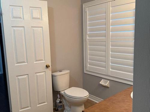 Upper-10 Devondale Ave, Brampton, ON - Indoor Photo Showing Bathroom