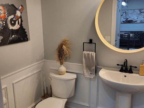 50 Fairgrounds Dr, Hamilton, ON - Indoor Photo Showing Bathroom