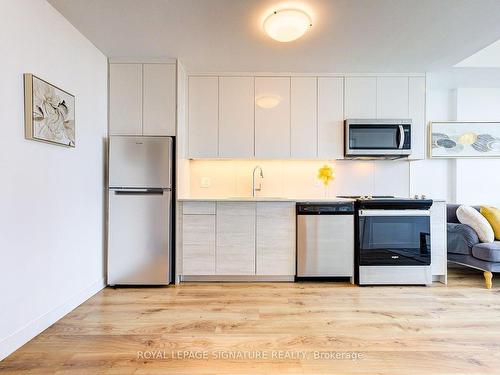 2208-60 Frederick St, Kitchener, ON - Indoor Photo Showing Kitchen