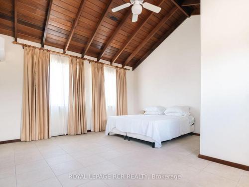 43 Oyster Cres, Barbados, ON - Indoor Photo Showing Bedroom