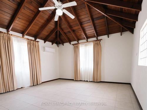 43 Oyster Cres, Barbados, ON - Indoor Photo Showing Other Room