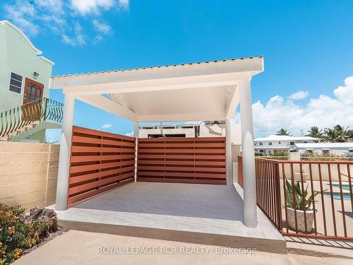 43 Oyster Cres, Barbados, ON - Outdoor With Exterior