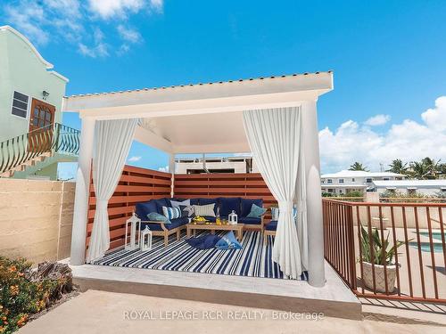 43 Oyster Cres, Barbados, ON - Outdoor With Exterior