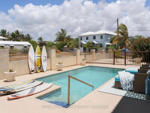 43 Oyster Cres, Barbados, ON - Outdoor With In Ground Pool