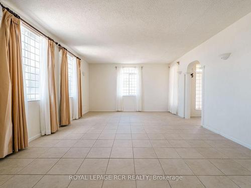 43 Oyster Cres, Barbados, ON - Indoor Photo Showing Other Room