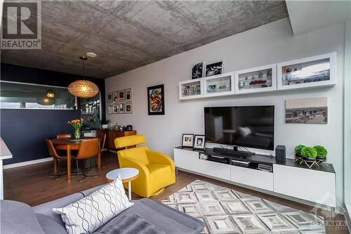 135 Barrette Street Unit#409, Ottawa, ON - Indoor Photo Showing Living Room