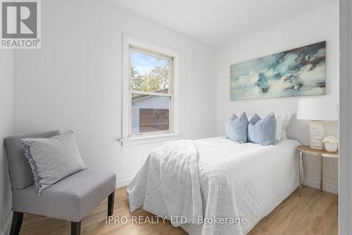 15 Lawrence Avenue, Guelph, ON - Indoor Photo Showing Bedroom