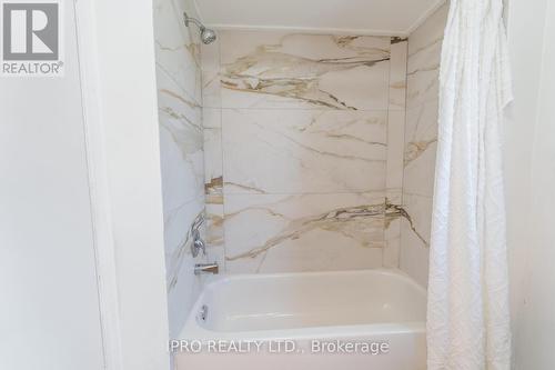 15 Lawrence Avenue, Guelph, ON - Indoor Photo Showing Bathroom