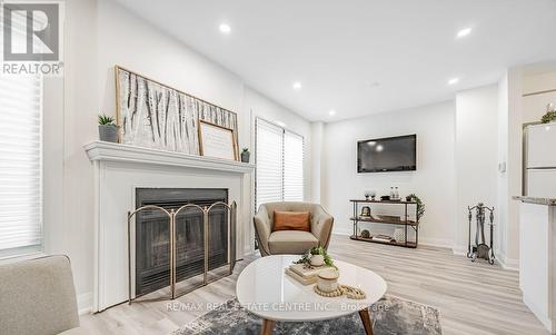 20 - 3100 Fifth Line Avenue W, Mississauga, ON - Indoor Photo Showing Living Room With Fireplace