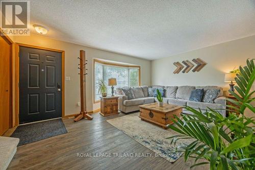 113 Manor Road, St. Thomas, ON - Indoor Photo Showing Living Room