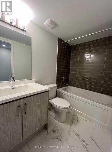 Th 230 - 121 Honeycrisp Crescent, Vaughan, ON - Indoor Photo Showing Bathroom