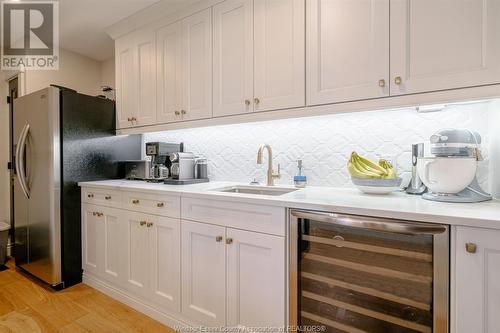 395 Lakeview, Kingsville, ON - Indoor Photo Showing Kitchen