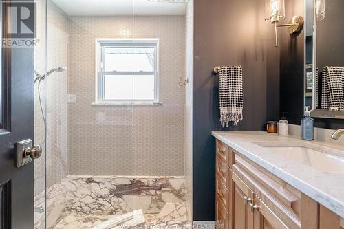 395 Lakeview, Kingsville, ON - Indoor Photo Showing Bathroom