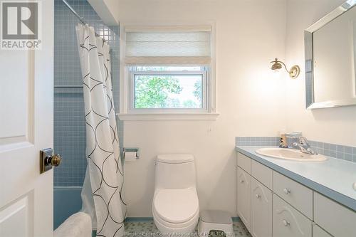 395 Lakeview, Kingsville, ON - Indoor Photo Showing Bathroom