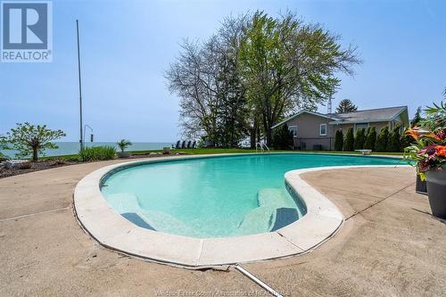 395 Lakeview, Kingsville, ON - Outdoor With In Ground Pool