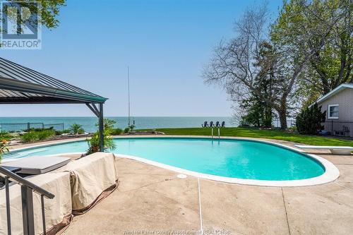 395 Lakeview, Kingsville, ON - Outdoor With In Ground Pool