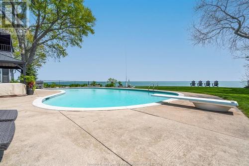 395 Lakeview, Kingsville, ON - Outdoor With In Ground Pool