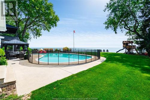 395 Lakeview, Kingsville, ON - Outdoor With In Ground Pool