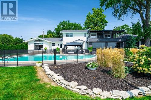 395 Lakeview, Kingsville, ON - Outdoor With In Ground Pool